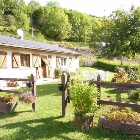 Maison Plain-pied Au Coeur Des Volcans D'auvergne Avec Cheminee Et Parking Prive - Fr-1-742-350